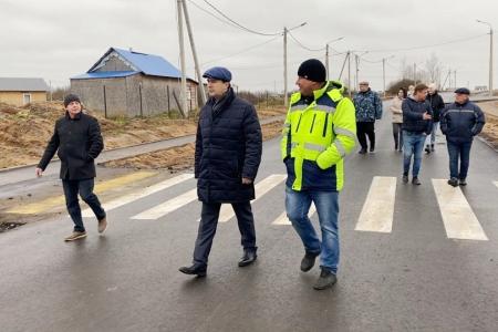 Олег Лебедев добился асфальтирования семи улиц Великого Новгорода и благоустройства микрорайона, где живут многодетные семьи и инвалиды