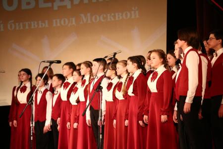 За Победу над нацизмом! По инициативе КПРФ в Москве состоялся вечер-концерт «Никем непобедимая»