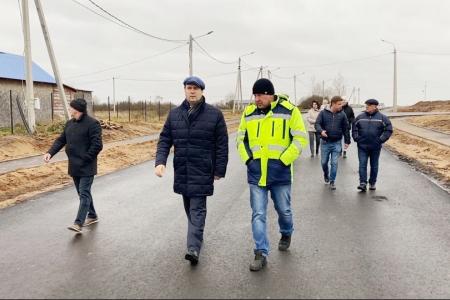 Олег Лебедев добился асфальтирования семи улиц Великого Новгорода и благоустройства микрорайона, где живут многодетные семьи и инвалиды