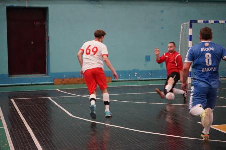 Команда по мини-футболу КПРФ-Калуга идёт вперёд