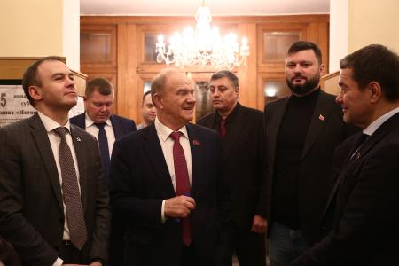 За Победу над нацизмом! По инициативе КПРФ в Москве состоялся вечер-концерт «Никем непобедимая»