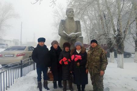 Коммунисты Бурятии почтили память Владимира Ильича Ленина