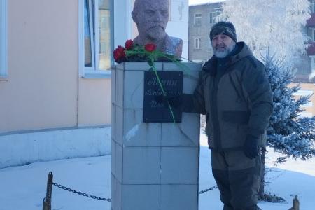 Коммунисты Бурятии почтили память Владимира Ильича Ленина