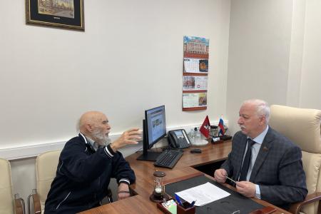 Всё для защиты прав народа! Руководитель фракции КПРФ в Московской городской Думе Н.Г. Зубрилин провел приём москвичей и жителей Подмосковья
