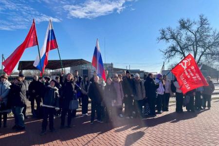 Коммунисты Ставрополья открыли памятную доску труженикам тыла, детям войны, солдатским вдовам 1941-1945