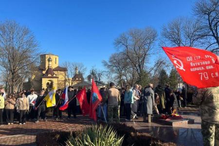 Коммунисты Ставрополья открыли памятную доску труженикам тыла, детям войны, солдатским вдовам 1941-1945