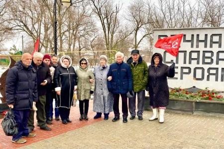 Коммунисты Апанасенковского района Ставрополья приняли участие митинге честь освобождения села от немецко-фашистских захватчиков