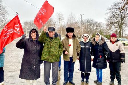 Коммунисты Апанасенковского района Ставрополья приняли участие митинге честь освобождения села от немецко-фашистских захватчиков