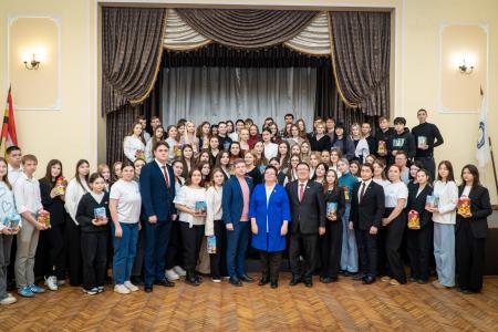 Курская область. Становление новой  России ложится на плечи молодых!