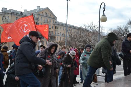 Астраханские коммунисты почтили память В.И. Ленина
