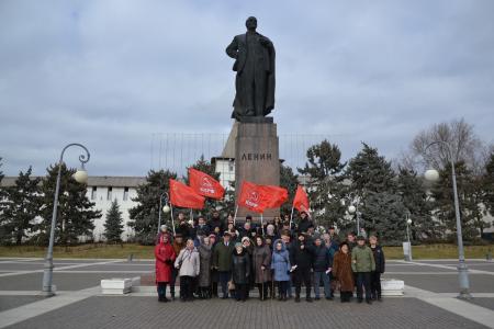 Астраханские коммунисты почтили память В.И. Ленина