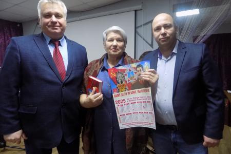 Воронеж. В Каменно-Верховке наградили добровольцев, помогающих бойцам специальной военной операции