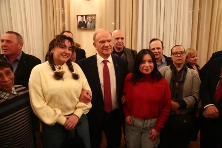 За Победу над нацизмом! По инициативе КПРФ в Москве состоялся вечер-концерт «Никем непобедимая»