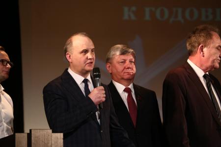 За Победу над нацизмом! По инициативе КПРФ в Москве состоялся вечер-концерт «Никем непобедимая»