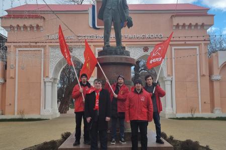 В Дагестане коммунисты почтили память Владимира Ильича Ленина