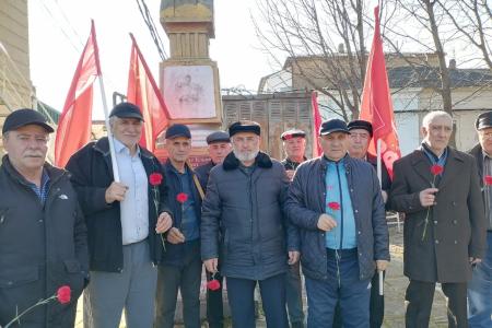 В Дагестане коммунисты почтили память Владимира Ильича Ленина