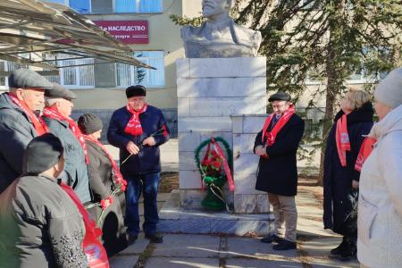 Карачаево-Черкесская Республика. КПРФ открыла в Черкесске отреставрированный памятник Ленину