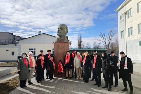 Карачаево-Черкесская Республика. КПРФ открыла в Черкесске отреставрированный памятник Ленину