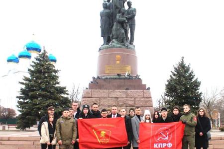 Комсомольские активисты ЛНР и ДНР встретились в Краснодоне