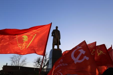 Мордовия. В Саранске возложили цветы к памятнику Ленину