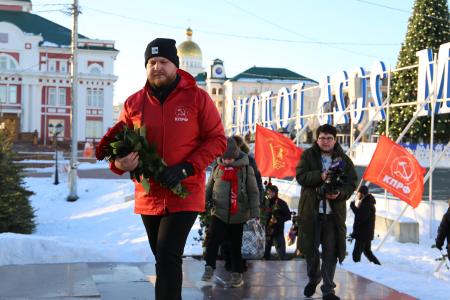 Мордовия. В Саранске возложили цветы к памятнику Ленину