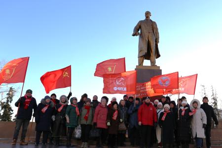 Мордовия. В Саранске возложили цветы к памятнику Ленину
