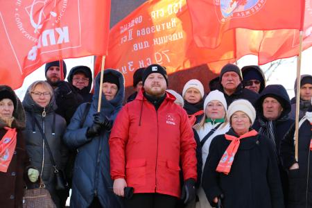 Мордовия. В Саранске возложили цветы к памятнику Ленину