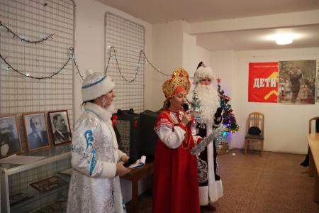 Сталинградские коммунисты провели Ленинскую новогоднюю Елку