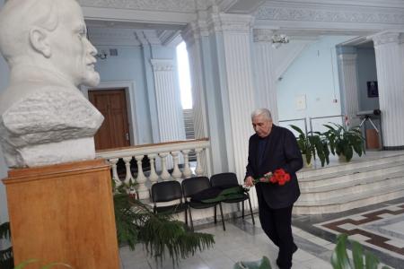 Севастопольские коммунисты, комсомольцы и общественники почтили память Владимира Ильича Ленина в Севастополе