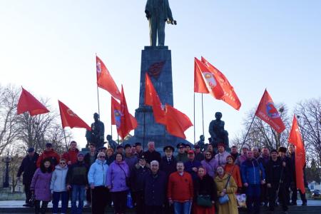 Севастопольские коммунисты, комсомольцы и общественники почтили память Владимира Ильича Ленина в Севастополе