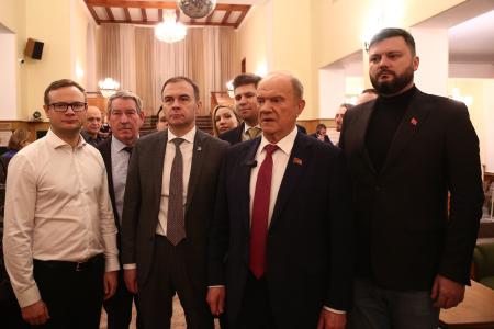 За Победу над нацизмом! По инициативе КПРФ в Москве состоялся вечер-концерт «Никем непобедимая»