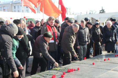 И Ленин великий нам путь озарил. Акция памяти в Воронеже