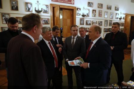 За Победу над нацизмом! По инициативе КПРФ в Москве состоялся вечер-концерт «Никем непобедимая»