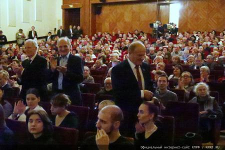 За Победу над нацизмом! По инициативе КПРФ в Москве состоялся вечер-концерт «Никем непобедимая»