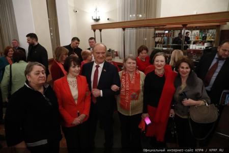 За Победу над нацизмом! По инициативе КПРФ в Москве состоялся вечер-концерт «Никем непобедимая»