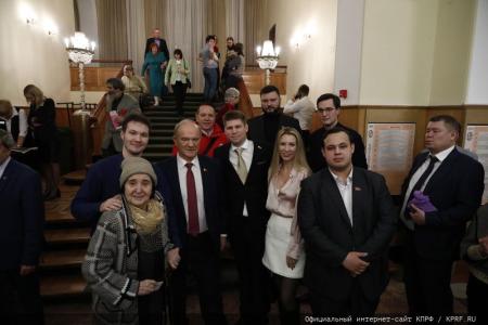 За Победу над нацизмом! По инициативе КПРФ в Москве состоялся вечер-концерт «Никем непобедимая»