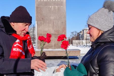 Самарская область. Тольяттинские коммунисты почтили память основателя СССР В.И. Ленина