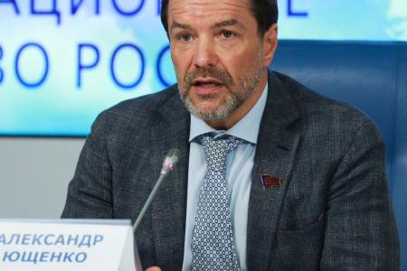 В День российской печати Александр Ющенко в разговоре с «Ведомостями»: Жива газета – жива информация и, следовательно, жива партийная деятельность и информационная политика
