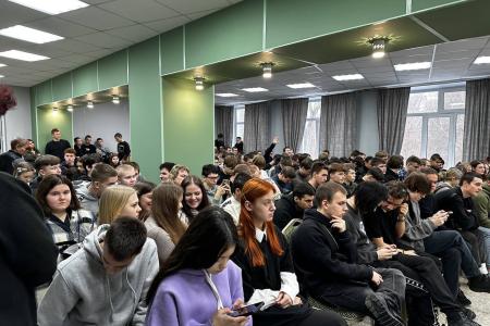 Айрат Гибатдинов провел встречу со студентами Ульяновского электромеханического колледжа