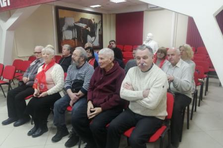 Алтайский край. Политклуб при Барнаульском горкоме КПРФ обсудил проблемы профсоюзного движения
