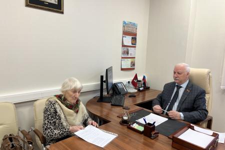 Всё для защиты прав народа! Руководитель фракции КПРФ в Московской городской Думе Н.Г. Зубрилин провел приём москвичей и жителей Подмосковья