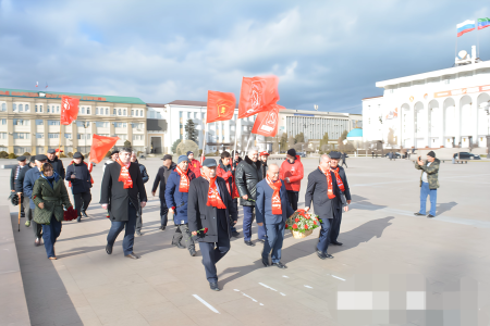 В Дагестане коммунисты почтили память Владимира Ильича Ленина