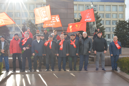 В Дагестане коммунисты почтили память Владимира Ильича Ленина