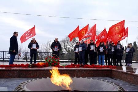 Ульяновские коммунисты почтили память участников легендарной "Молодой Гвардии"