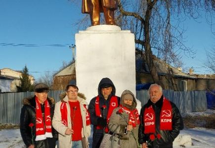 Саратов. Бессмертное имя Ленина всегда будет жить в сердцах нашего народа и всего прогрессивного человечества!