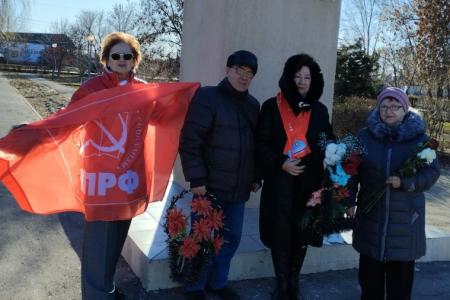 Саратов. Бессмертное имя Ленина всегда будет жить в сердцах нашего народа и всего прогрессивного человечества!