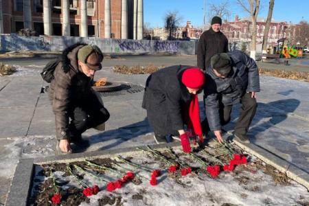 Саратов. Бессмертное имя Ленина всегда будет жить в сердцах нашего народа и всего прогрессивного человечества!