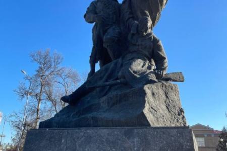 Саратов. Бессмертное имя Ленина всегда будет жить в сердцах нашего народа и всего прогрессивного человечества!