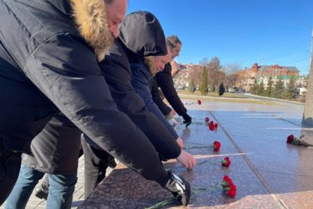 Саратов. Бессмертное имя Ленина всегда будет жить в сердцах нашего народа и всего прогрессивного человечества!