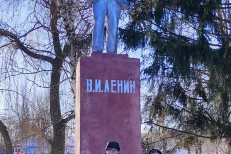 Саратов. Бессмертное имя Ленина всегда будет жить в сердцах нашего народа и всего прогрессивного человечества!